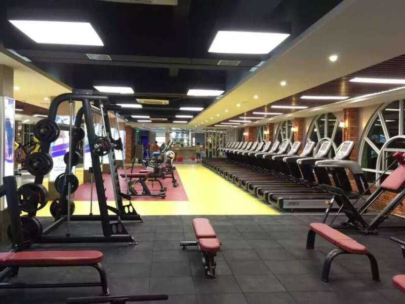 硅pu厂家开平思柏国际健身俱乐部安全地垫完工！
