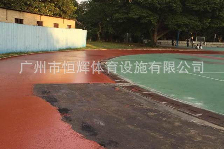 珠海市卫生学校混合型跑道开始动工了！