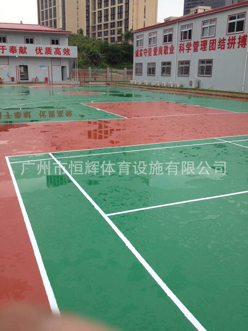 硅PU中铁十一局球场项目竣工！